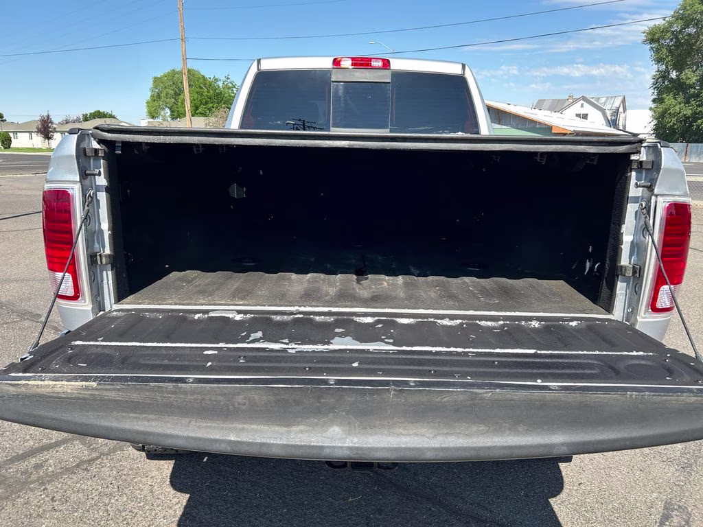 2016 Bright Silver Clearcoat Metallic Ram 3500 Laramie 4X4 Truck