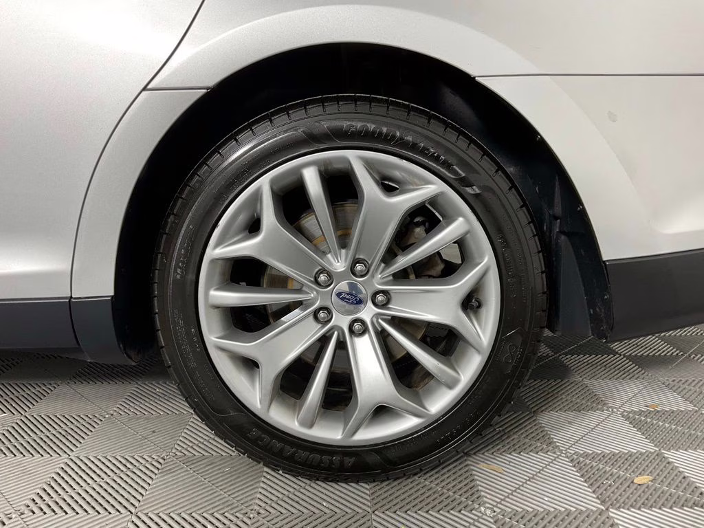 2018 Ingot Silver Ford Taurus Limited FWD Sedan