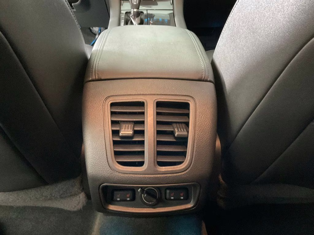 2018 Ingot Silver Ford Taurus Limited FWD Sedan