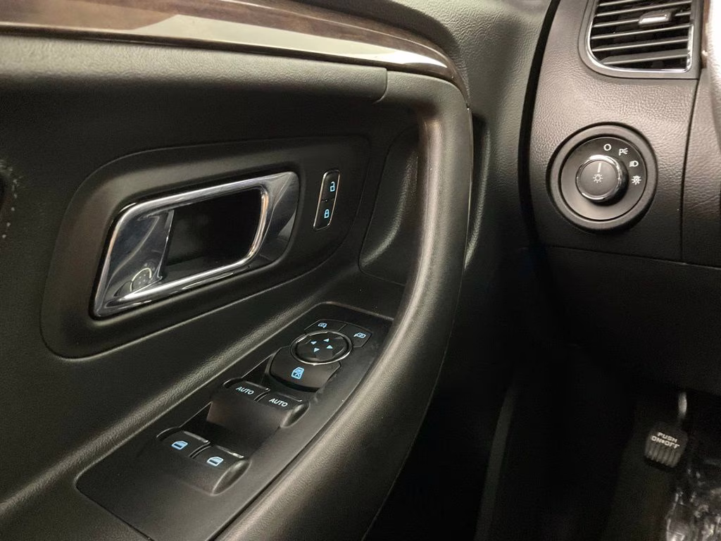 2018 Ingot Silver Ford Taurus Limited FWD Sedan