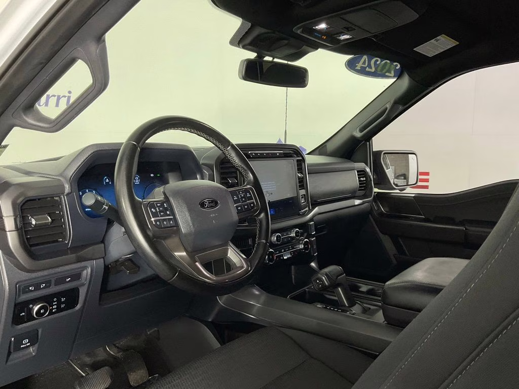 2024 Oxford White Ford F-150 XLT 4X4 Truck