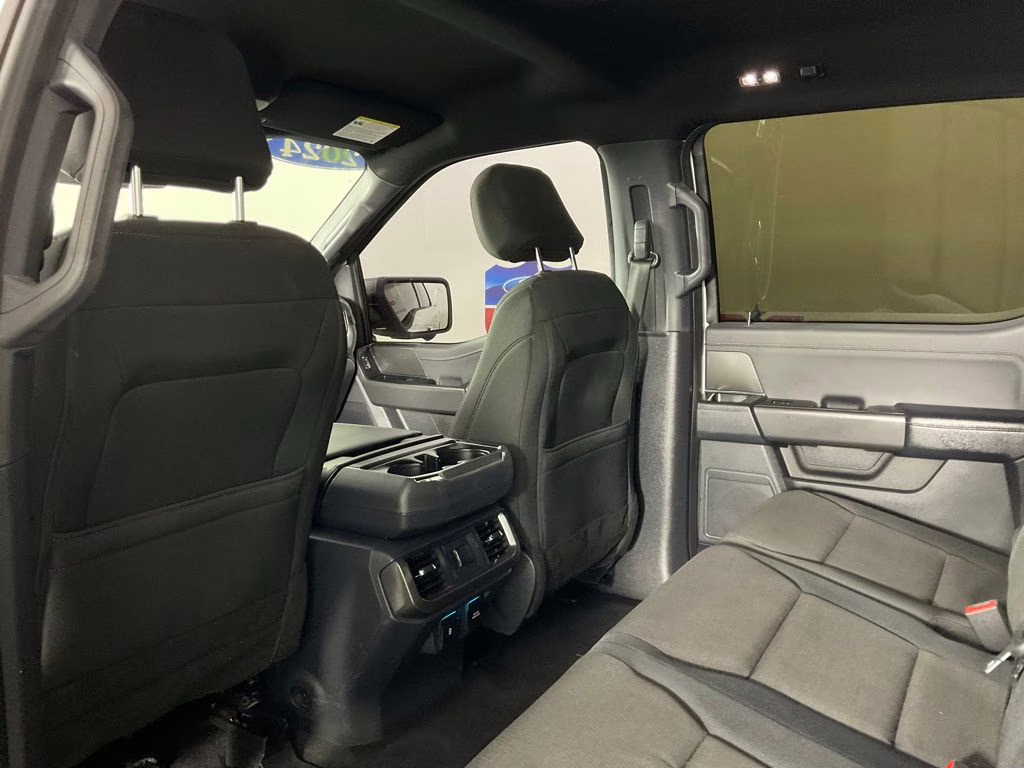 2024 Oxford White Ford F-150 XLT 4X4 Truck