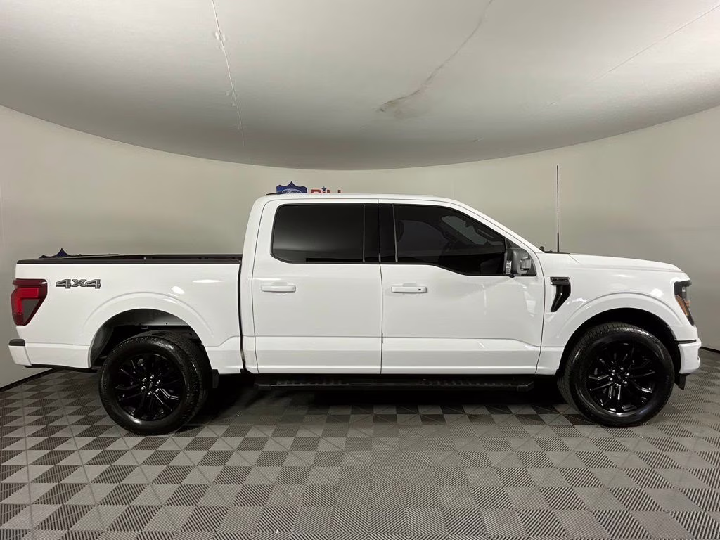 2024 Oxford White Ford F-150 XLT 4X4 Truck