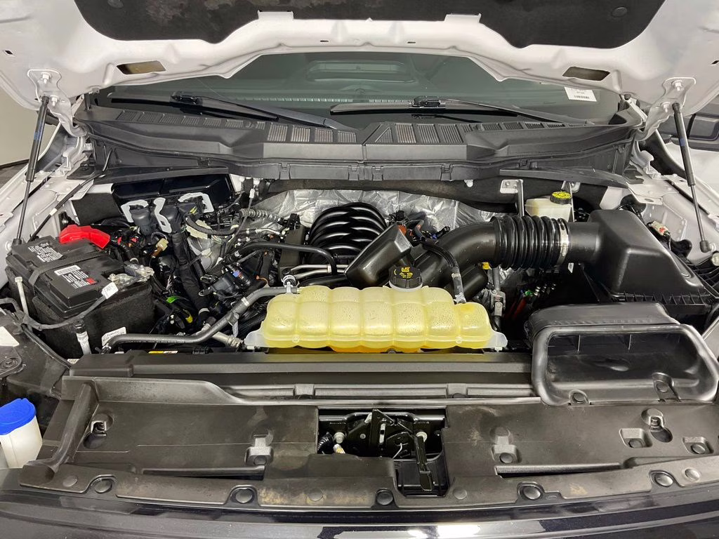 2024 Oxford White Ford F-150 XLT 4X4 Truck