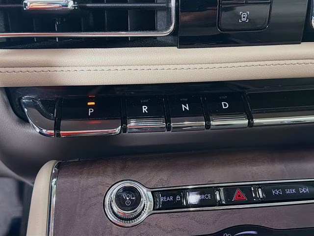 2023 Radiance Metallic Lincoln Aviator Reserve RWD SUV