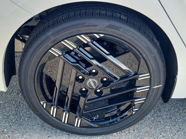 2026 White / Black Nissan Sentra SR FWD Sedan