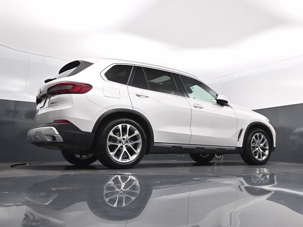 2023 Mineral White Metallic BMW X5 sDrive40i RWD SUV