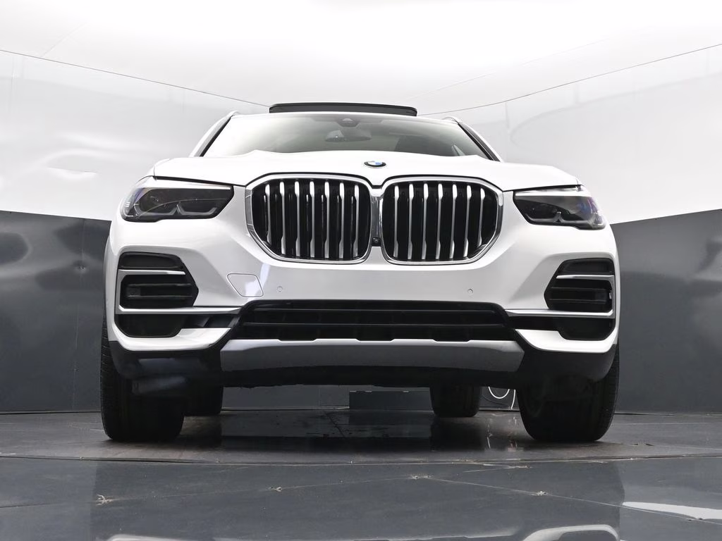2023 Mineral White Metallic BMW X5 sDrive40i RWD SUV