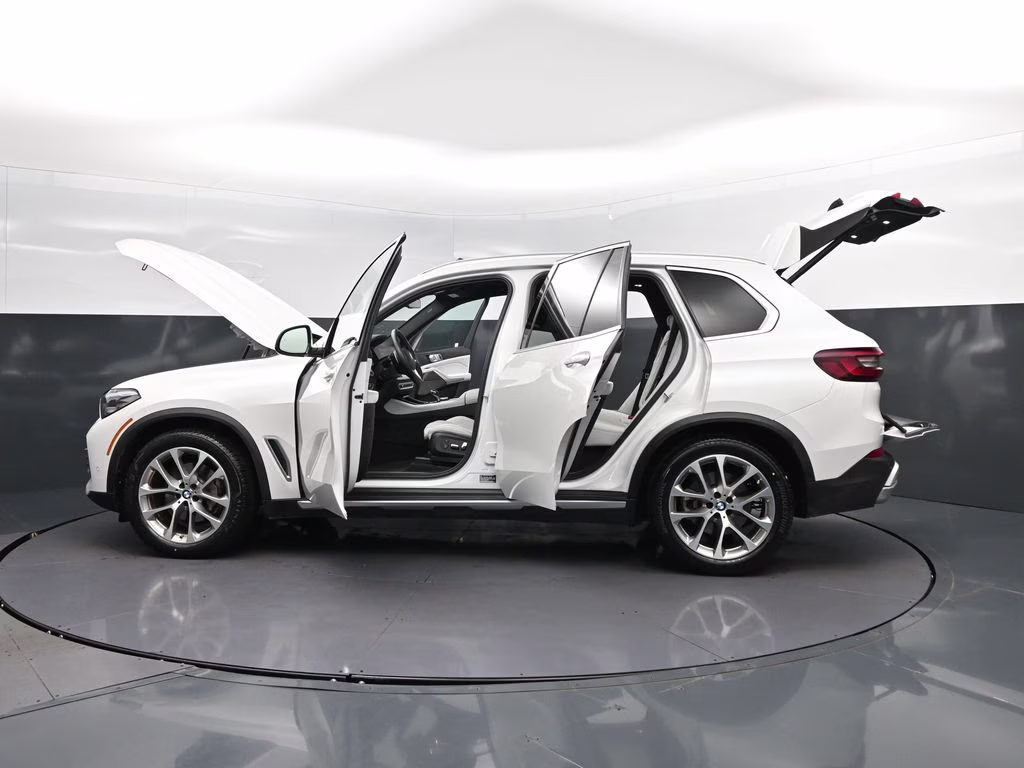 2023 Mineral White Metallic BMW X5 sDrive40i RWD SUV