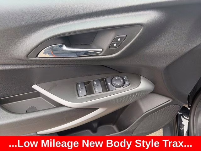 2024 Black Metallic Chevrolet Trax 1RS FWD SUV