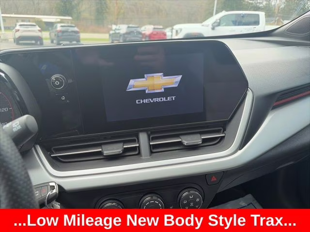 2024 Black Metallic Chevrolet Trax 1RS FWD SUV