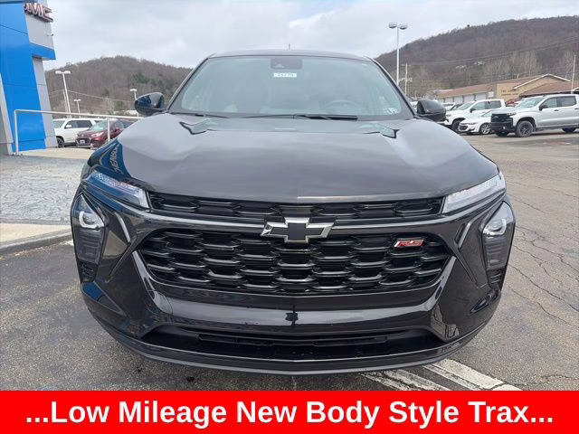 2024 Black Metallic Chevrolet Trax 1RS FWD SUV