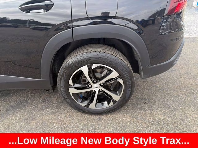 2024 Black Metallic Chevrolet Trax 1RS FWD SUV