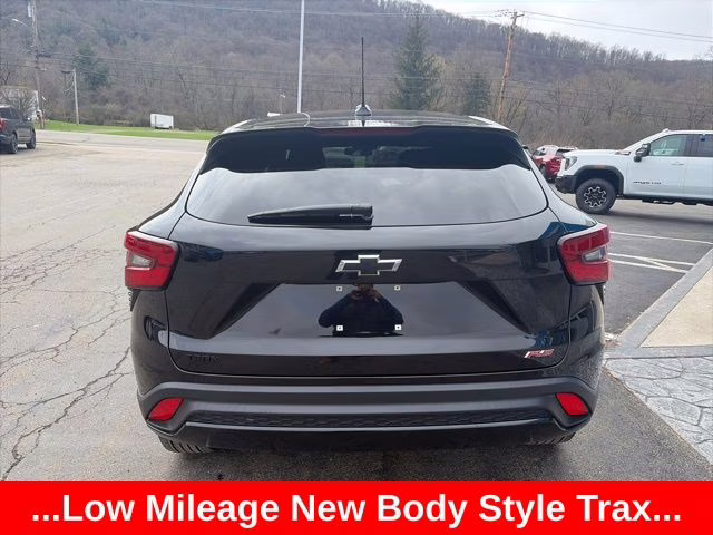 2024 Black Metallic Chevrolet Trax 1RS FWD SUV