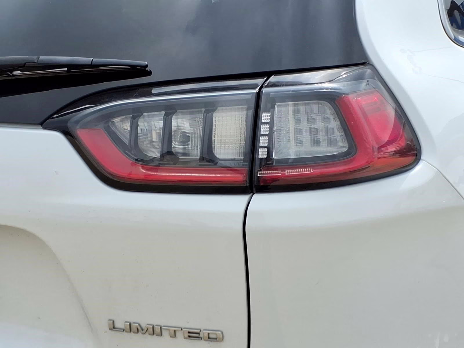 2020 Bright White Clearcoat Jeep Cherokee Limited 4X4 SUV
