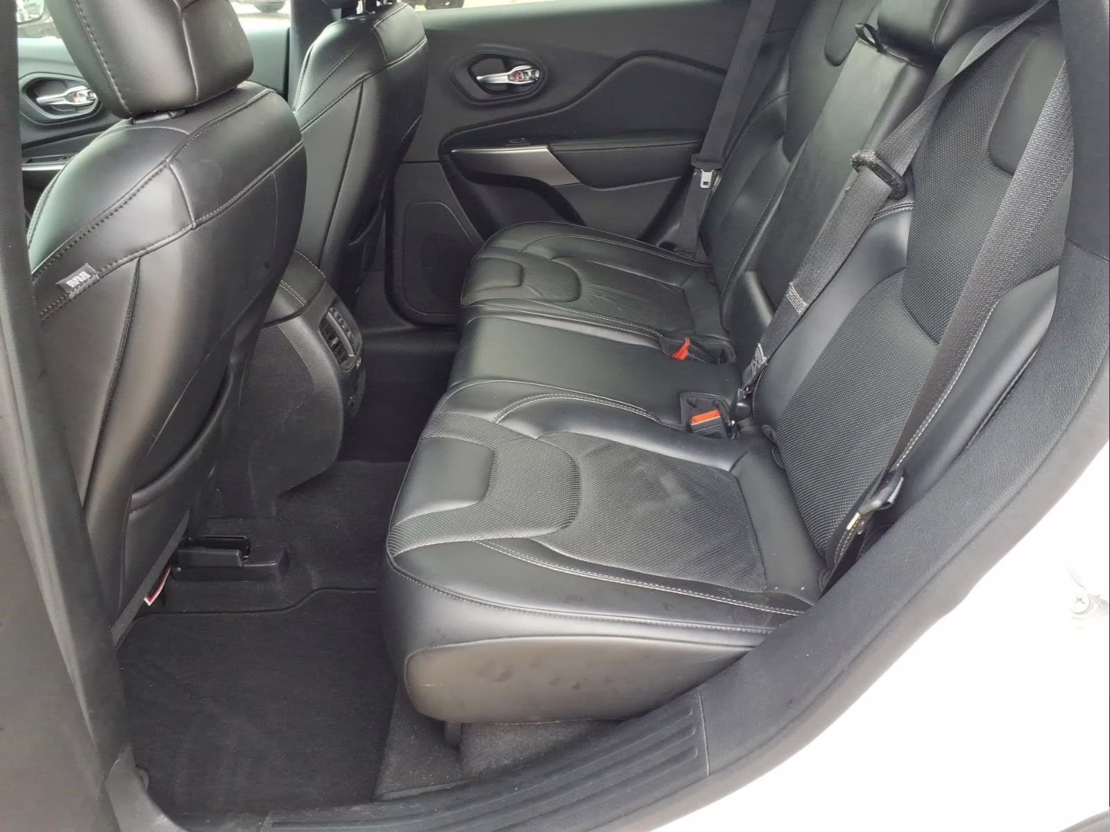 2020 Bright White Clearcoat Jeep Cherokee Limited 4X4 SUV