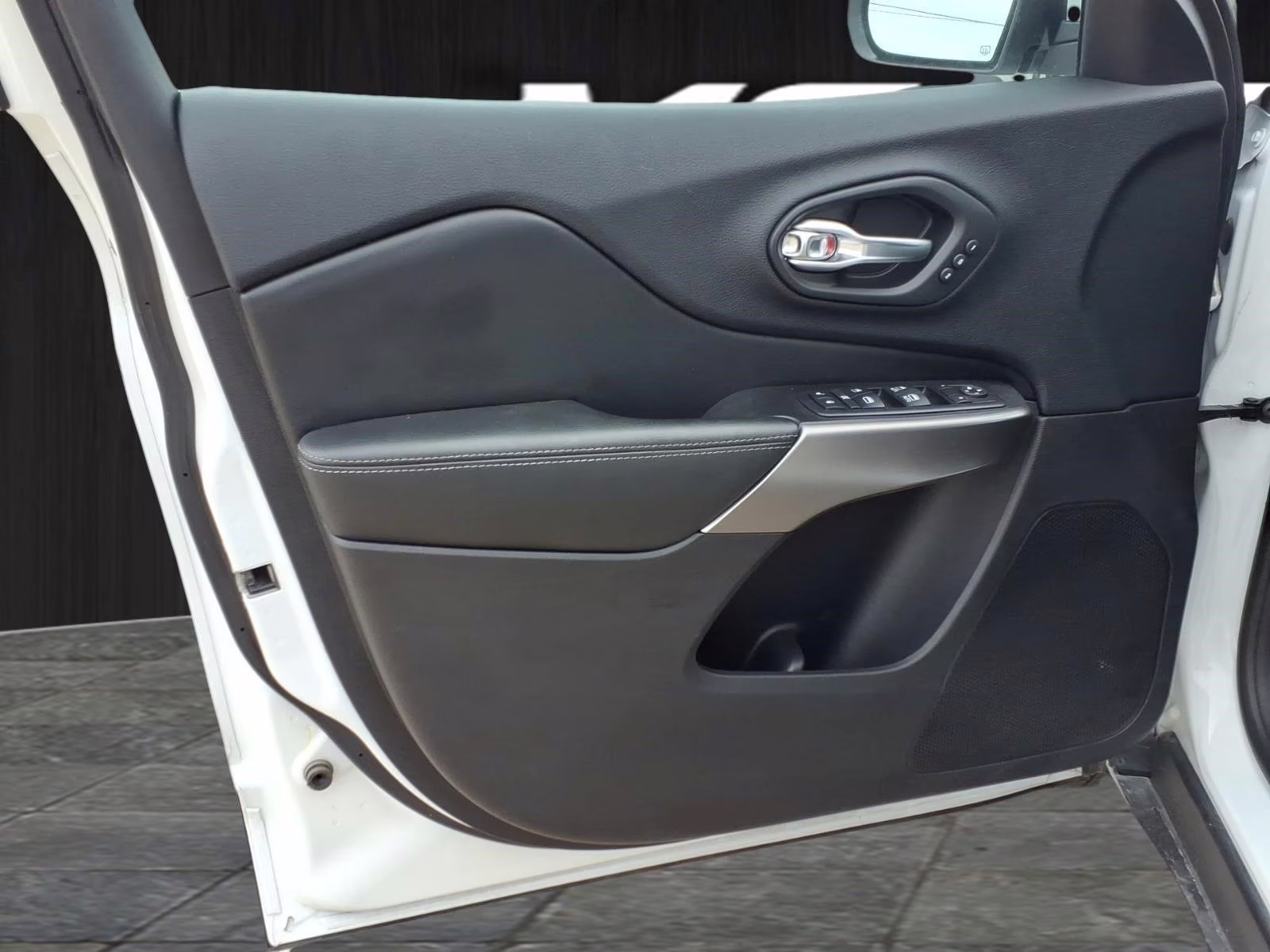 2020 Bright White Clearcoat Jeep Cherokee Limited 4X4 SUV
