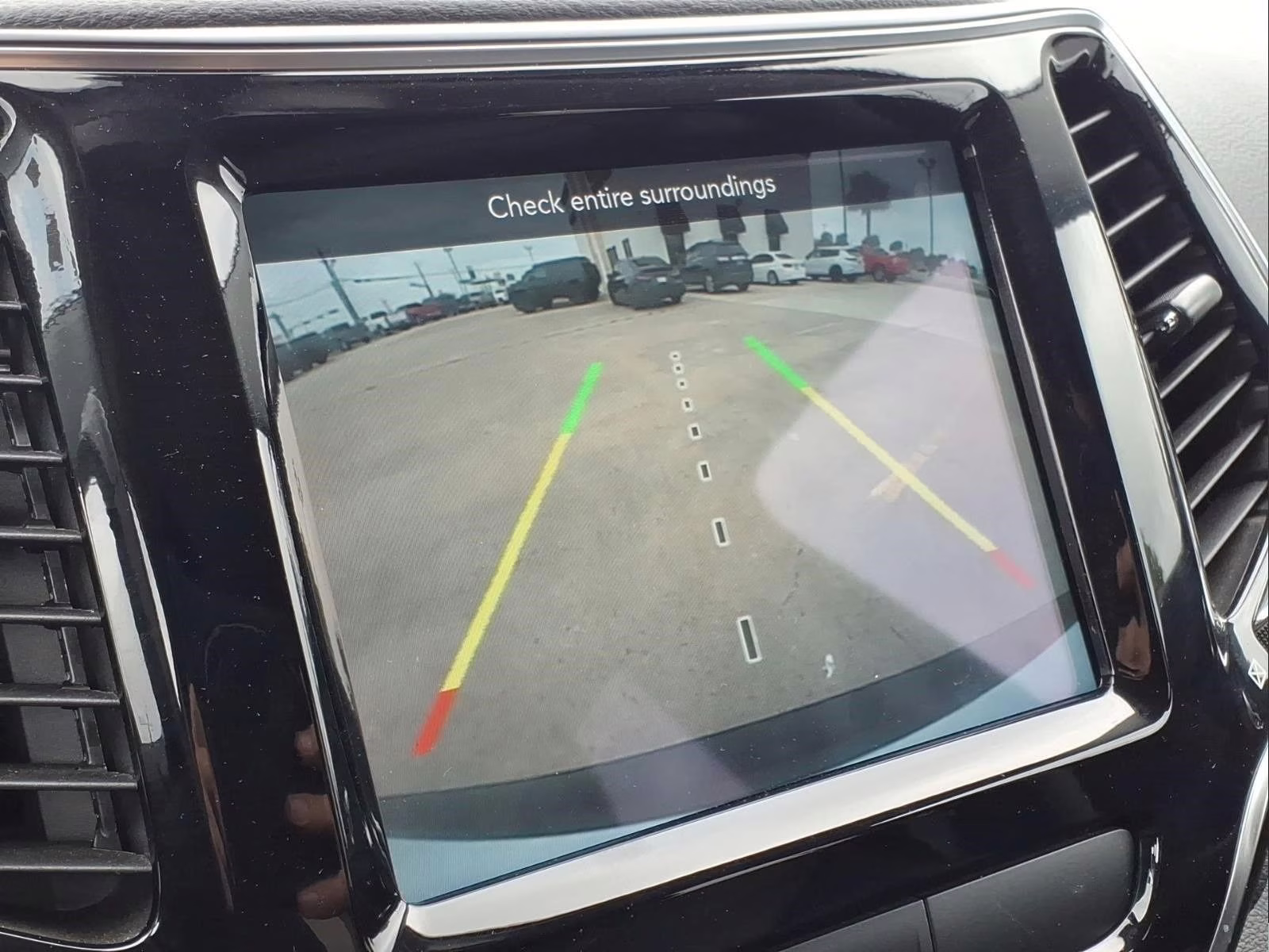 2020 Bright White Clearcoat Jeep Cherokee Limited 4X4 SUV