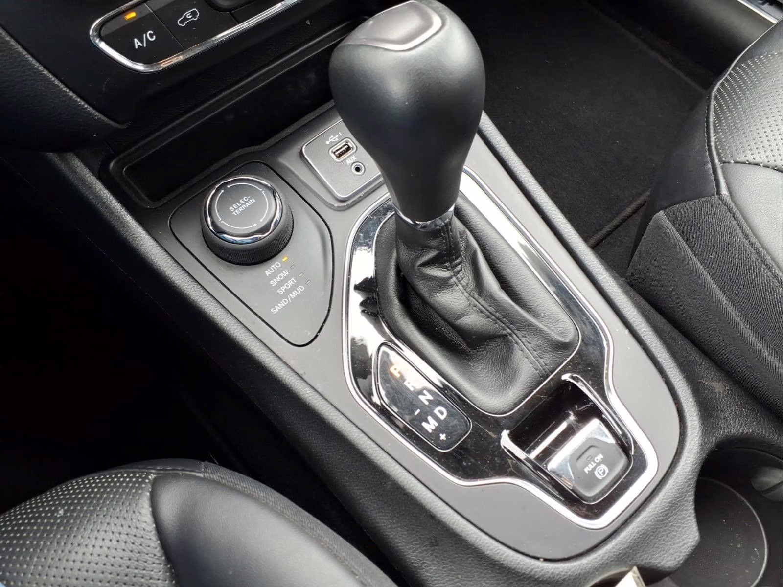 2020 Bright White Clearcoat Jeep Cherokee Limited 4X4 SUV