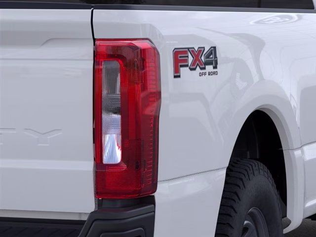 2026 Oxford White Ford Super Duty F-350 SRW XL 4X4 Truck