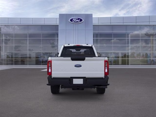 2026 Oxford White Ford Super Duty F-350 SRW XL 4X4 Truck