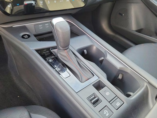2026 Aspen White/Super Black Nissan Sentra SR FWD Sedan