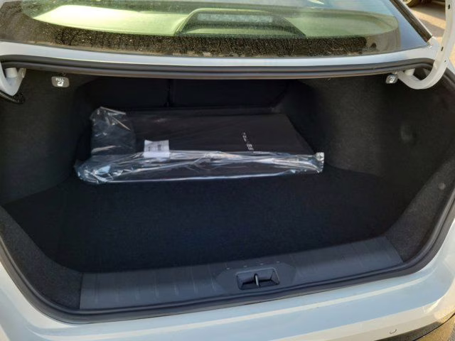 2026 Aspen White/Super Black Nissan Sentra SR FWD Sedan