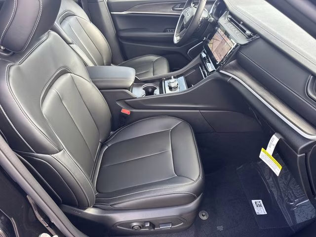 2026 Diamond Black Crystal Pearlcoat Jeep Grand Cherokee L Limited 4X4 SUV