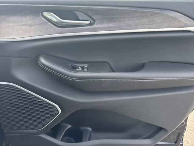 2026 Diamond Black Crystal Pearlcoat Jeep Grand Cherokee L Limited 4X4 SUV