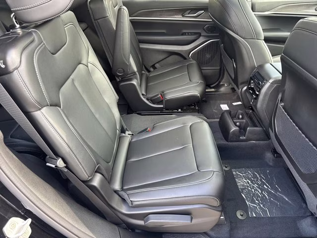 2026 Diamond Black Crystal Pearlcoat Jeep Grand Cherokee L Limited 4X4 SUV