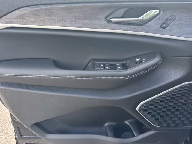 2026 Diamond Black Crystal Pearlcoat Jeep Grand Cherokee L Limited 4X4 SUV