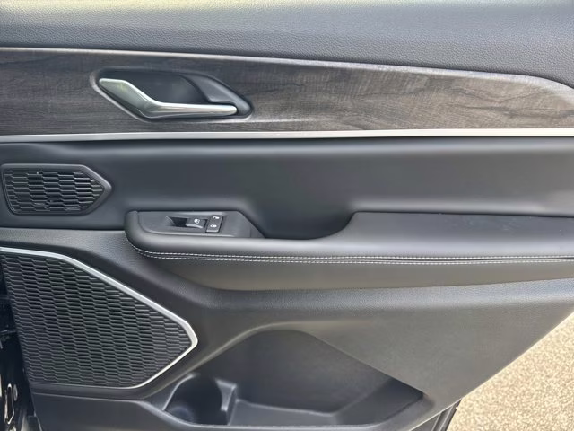 2026 Diamond Black Crystal Pearlcoat Jeep Grand Cherokee L Limited 4X4 SUV