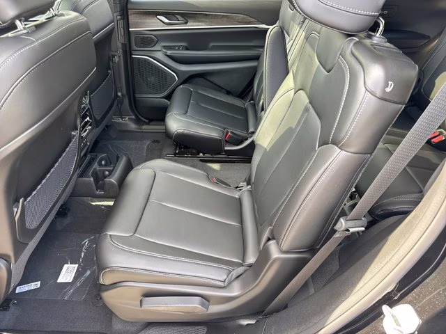 2026 Diamond Black Crystal Pearlcoat Jeep Grand Cherokee L Limited 4X4 SUV