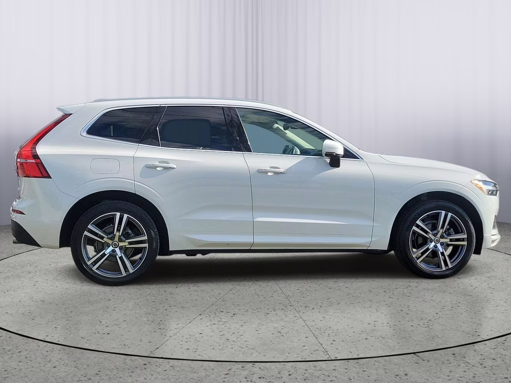 2021 Ice White Volvo XC60 Momentum FWD SUV