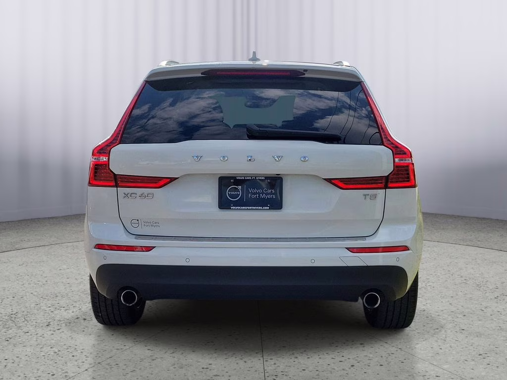 2021 Ice White Volvo XC60 Momentum FWD SUV
