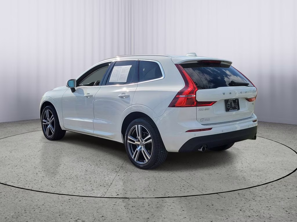 2021 Ice White Volvo XC60 Momentum FWD SUV