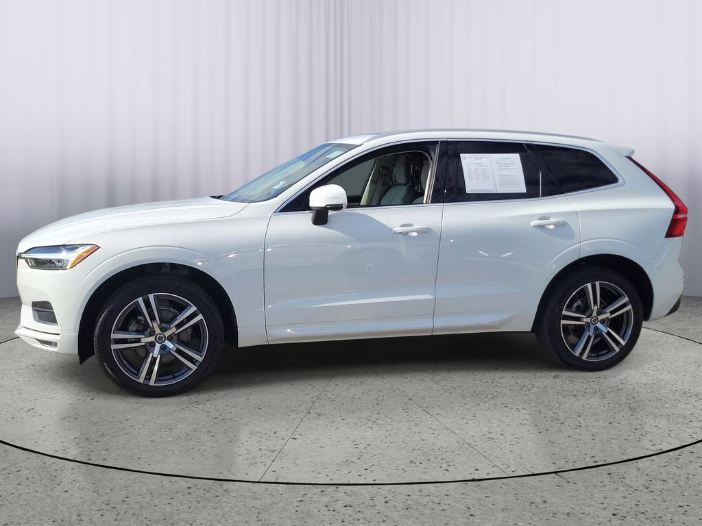 2021 Ice White Volvo XC60 Momentum FWD SUV