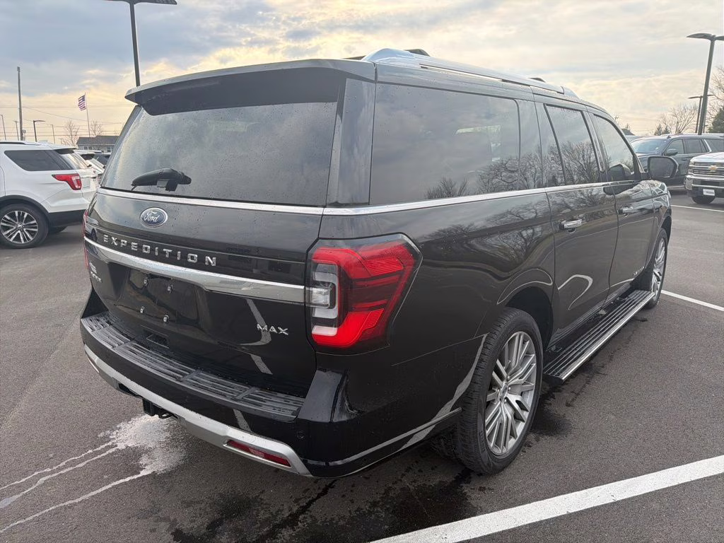 2022 Black Metallic Ford Expedition Max Platinum 4X4 SUV