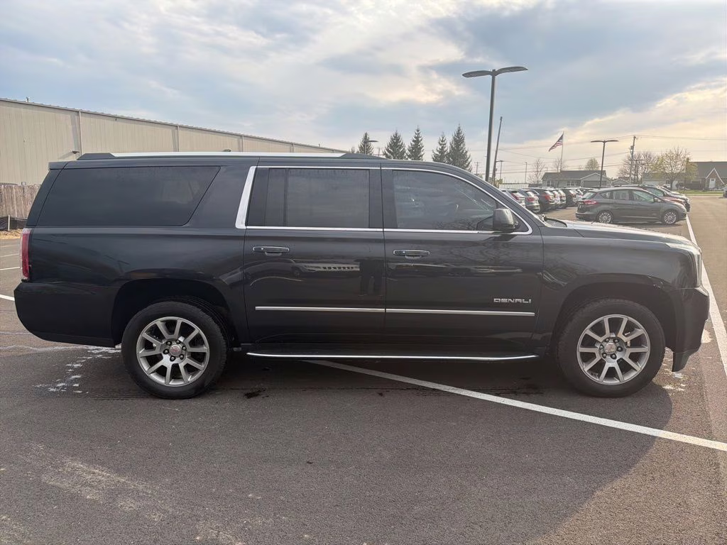 2020 Carbon Black Metallic GMC Yukon XL Denali 4X4 SUV