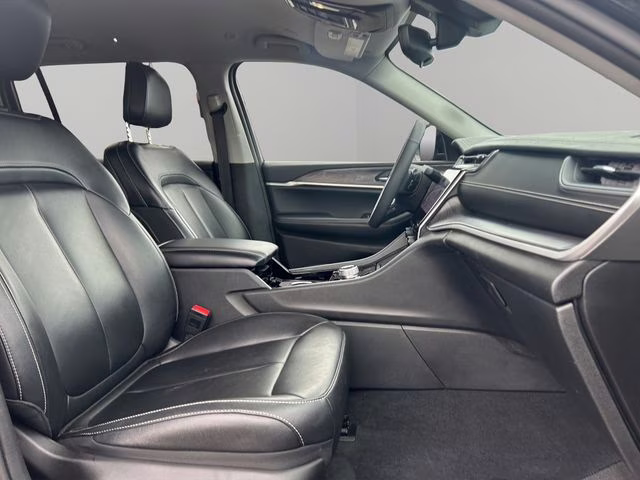 2023 Diamond Black Crystal Pearlcoat Jeep Grand Cherokee L Limited 4X4 SUV