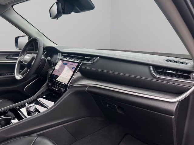 2023 Diamond Black Crystal Pearlcoat Jeep Grand Cherokee L Limited 4X4 SUV