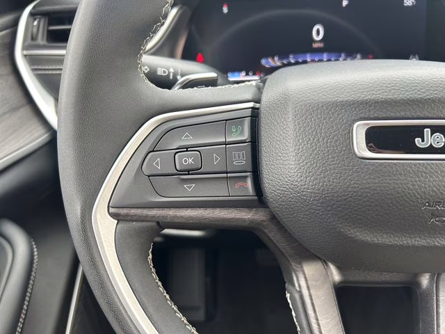 2023 Diamond Black Crystal Pearlcoat Jeep Grand Cherokee L Limited 4X4 SUV