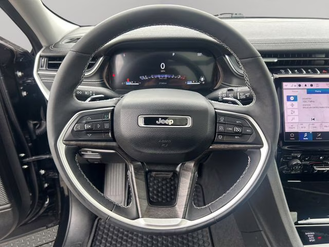 2023 Diamond Black Crystal Pearlcoat Jeep Grand Cherokee L Limited 4X4 SUV