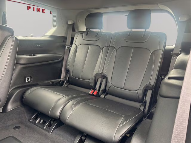 2023 Diamond Black Crystal Pearlcoat Jeep Grand Cherokee L Limited 4X4 SUV