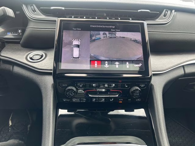 2023 Diamond Black Crystal Pearlcoat Jeep Grand Cherokee L Limited 4X4 SUV