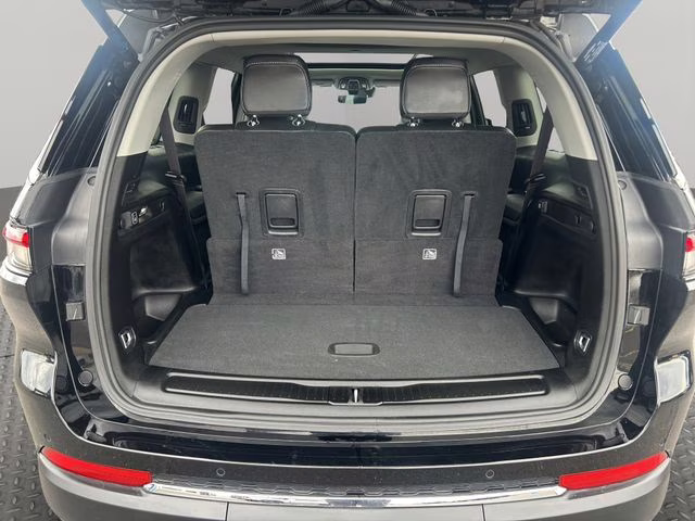 2023 Diamond Black Crystal Pearlcoat Jeep Grand Cherokee L Limited 4X4 SUV