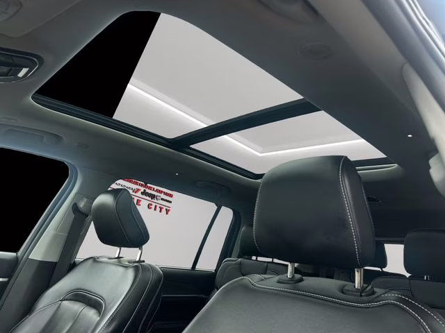 2023 Diamond Black Crystal Pearlcoat Jeep Grand Cherokee L Limited 4X4 SUV