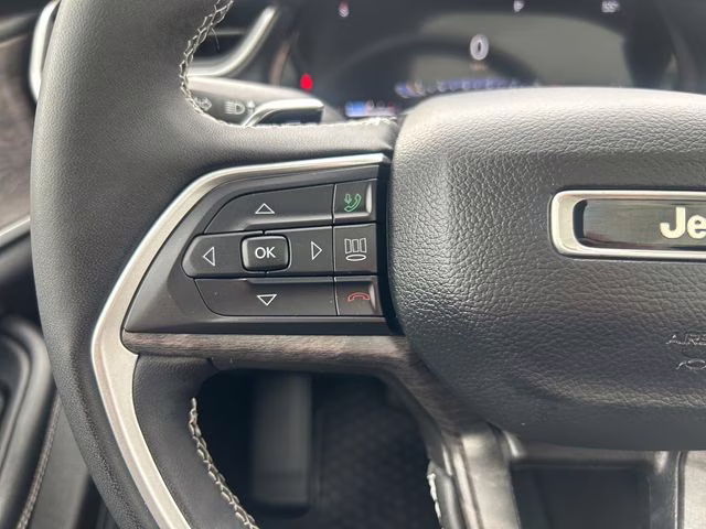 2023 Diamond Black Crystal Pearlcoat Jeep Grand Cherokee L Limited 4X4 SUV