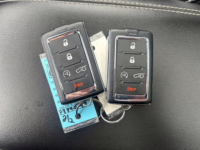 2023 Diamond Black Crystal Pearlcoat Jeep Grand Cherokee L Limited 4X4 SUV