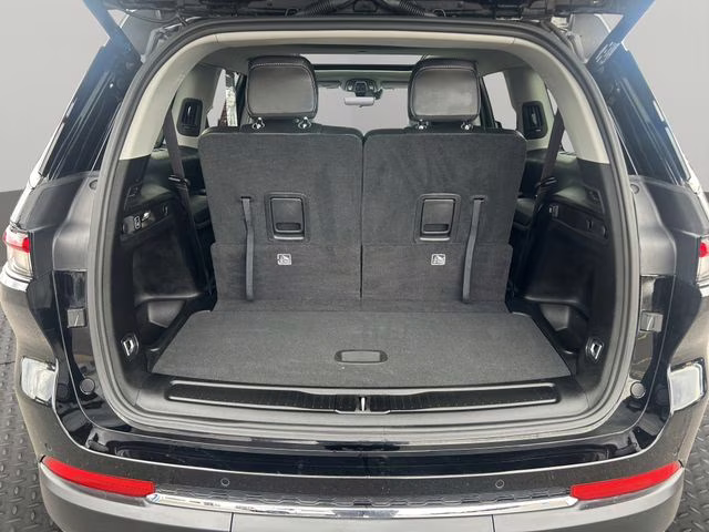 2023 Diamond Black Crystal Pearlcoat Jeep Grand Cherokee L Limited 4X4 SUV